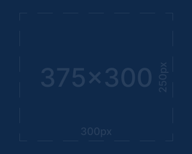 Consultor da TopClean apresentando uma solução de limpeza para um cliente em um ambiente industrial.